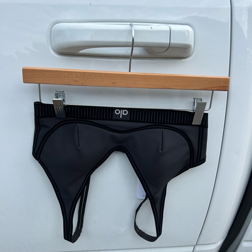 Alo Yoga Airlift Line Up Bra